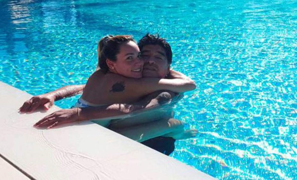 VIDEO: Maradona, expulsado de un hotel de Venezuela junto a su novia
