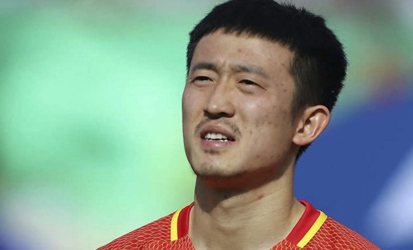 Esposa de un jugador exige que lo expulsen del club y la selección por infiel