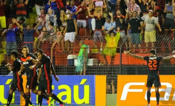 Espectacular gol del tico Rodney Wallace con el Sport Recife en Brasil