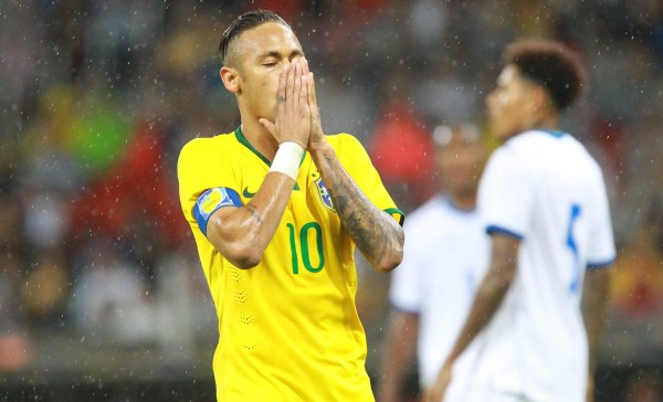 VIDEO: La falta y pelea de Alfredo Mejía contra Neymar