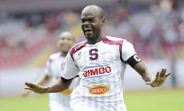 Panameño Adolfo Machado se convierte en el extranjero con más títulos en Saprissa