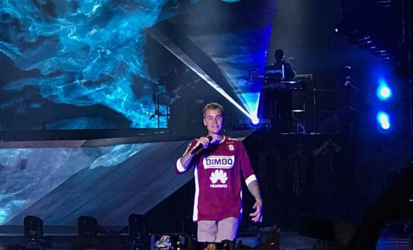 Justin Bieber visitó Costa Rica y sorprendió utilizando la camisa del Saprissa
