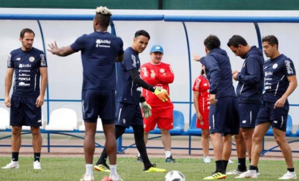 Costa Rica saca lecciones suizas para desafiar a Brasil