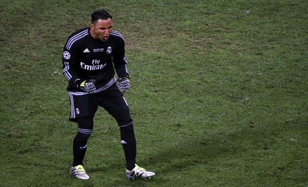 Keylor Navas muestra su capacidad para cortar el cabello en la pretemporada del Real Madrid