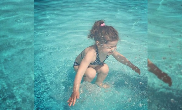 Foto de una niña saltando a la piscina es el nuevo 'vestido azul o dorado' del internet