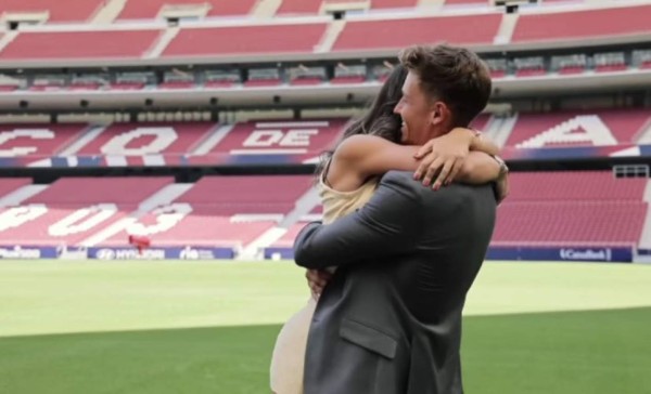 Marcos Llorente le pide matrimonio a su novia en el Wanda Metropolitano; la reacción de la chica fue épica &nbsp;&nbsp;