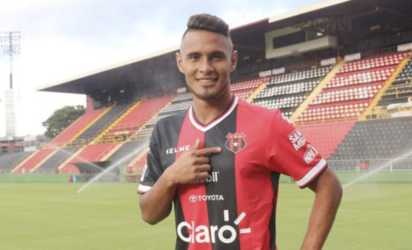 Álex López asegura tener ofertas para salir de Alajuelense