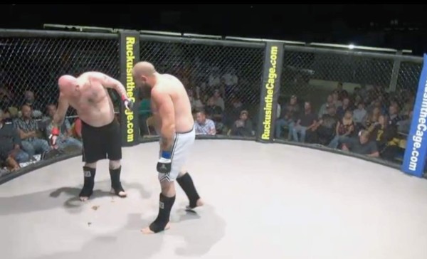 Luchador de MMA recibió una paliza y sufrió un 'percance' desagradable
