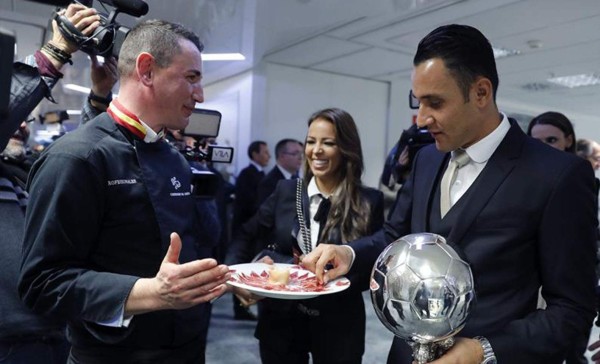 Keylor Navas recibió el Trofeo EFE al Jugador Iberoamericano del Año