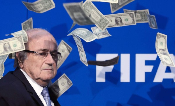 Coca-Cola, McDonald's y Visa reclaman la renuncia inmediata de Blatter de la FIFA