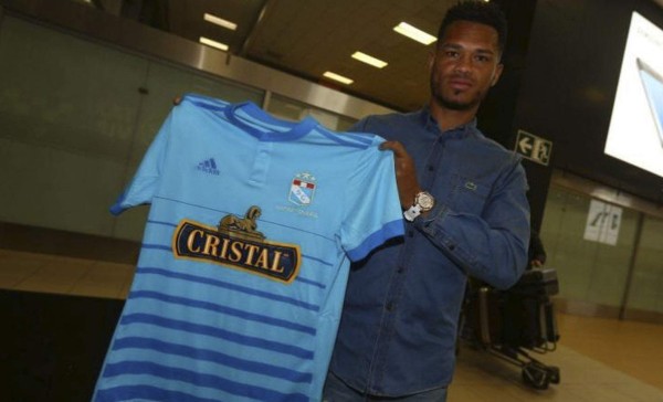 El panameño Rolando Blackburn jugará en Sporting Cristal cedido por Saprissa