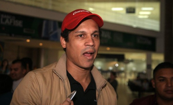 Douglas Caetano aparece en un Live de Instagram y sorprende con su maltratada apariencia