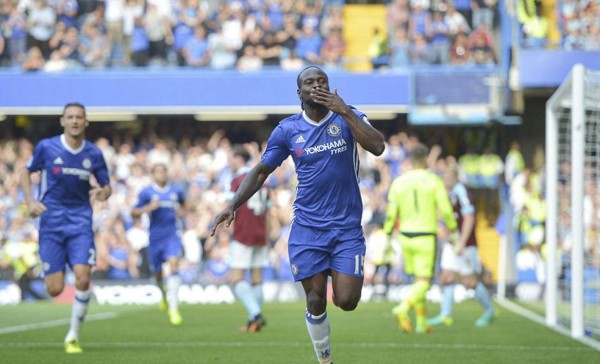 Victor Moses renueva su contrato con el Chelsea hasta 2021