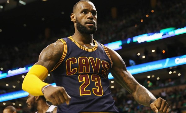 ¡Histórico! LeBron James acaba con récord de Michael Jordan