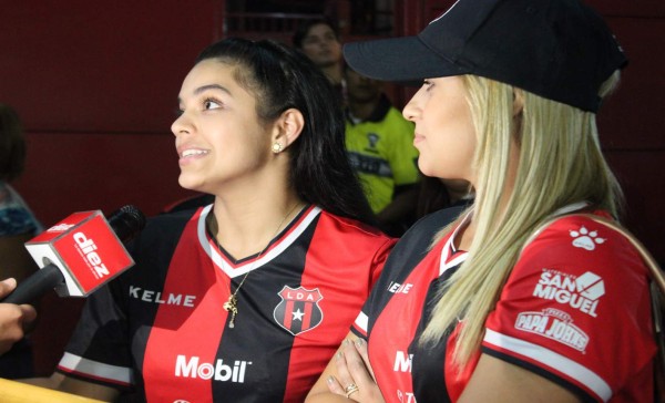 Alajuelense unió y creó bonita amistad entre las esposas de Roger y Alex