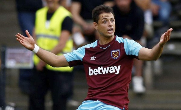 El mexicano 'Chicharito' Hernández no descarta dejar el West Ham