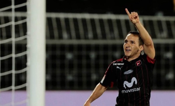 Diego Madrigal anotó en victoria de Alajuelense y es líder del goleo en Costa Rica