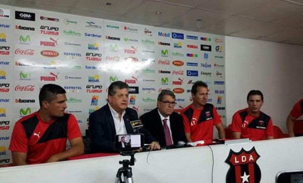 Jorge Claros nuevamente tendrá otro técnico en Alajuelense
