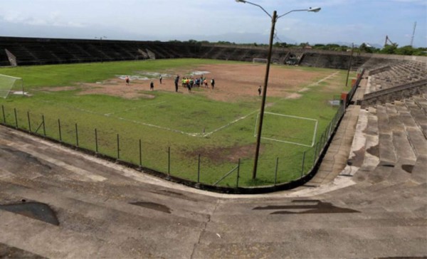 ¡Una belleza! De ser un potrero a tener cancha sintética; así han transformado el estadio de La Paz