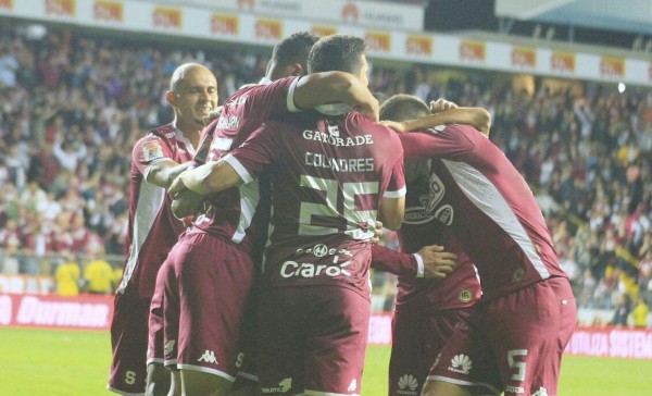 Saprissa acapara equipo ideal en Costa Rica en el que se cuelan dos panameños