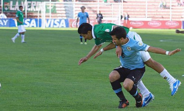 Bolivia ajustará horario laboral para permitir asistencia a juego con Uruguay