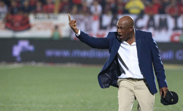 Hernán Medford dice que la Concachampions está 'acomodada' para los clubes mexicanos