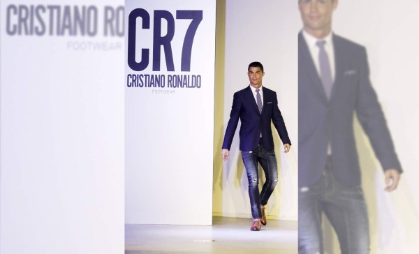 Cristiano Ronaldo promociona en Portugal su nueva línea de calzado