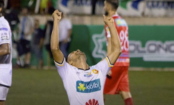 El mexicano Landín salva el invicto del Herediano y el Saprissa se clasifica