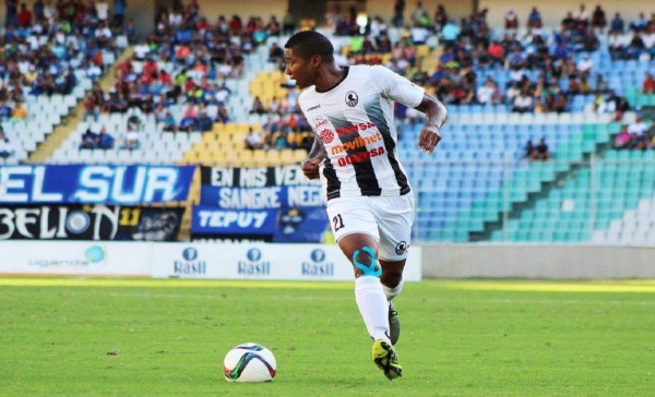 Ricardo Clarke es el único legionario en duelo amistoso entre Panamá y El Salvador
