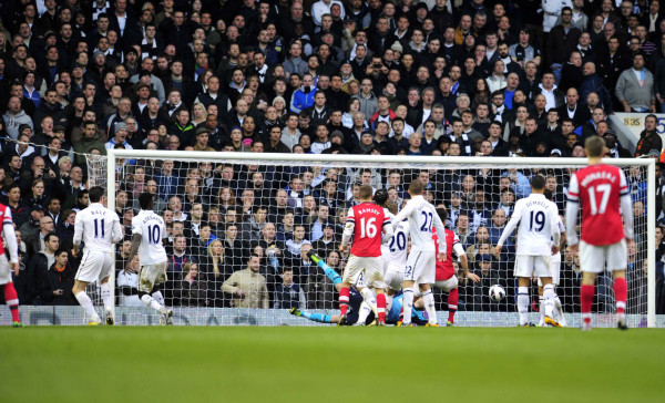 Tottenham se impone en el derby londinense.