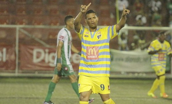 Rolando Blackburn define como 'redonda' su temporada con el Chorrillo FC