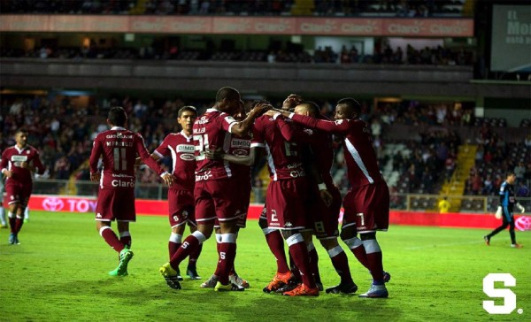 Saprissa asume el liderato del futbol tico tras golear a la UCR