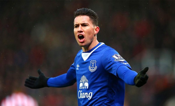 Everton golea 3-0 con el costarricense Bryan Oviedo como titular
