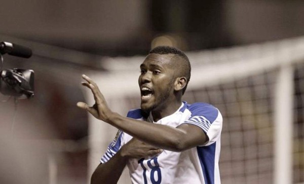 El joven panameño Isidoro Hinestroza ficha por el Celik bosnio