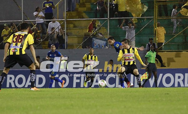 Real España y Municipal se enfrentan por la Champions de Concacaf.