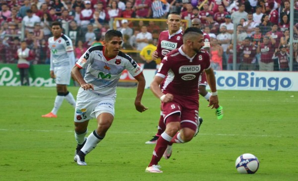 Jorge Claros destacó en el clásico tico y Javier Delgado reconoció su labor