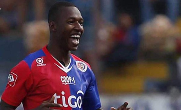 El fútbol salvadoreño se juega con aroma de café en el Clausura