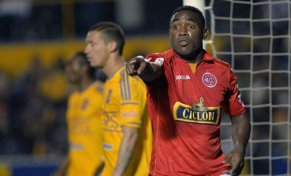 Panameños Ricardo Buitrago y Luis Tejada le dan la victoria al Juan Aurich en Perú