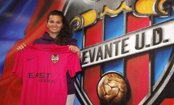 Tica Bermúdez es elegida como la guardameta del once ideal de la Superliga de España