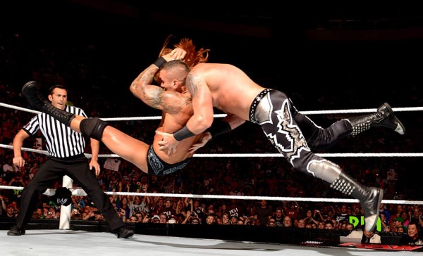 VIDEO: Los 22 bombazos más brutales de la WWE