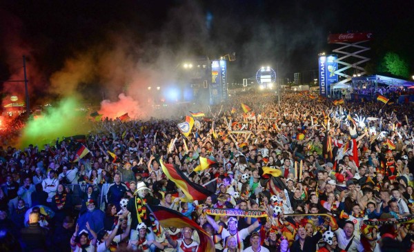 Alemanes celebran campeonato mundial