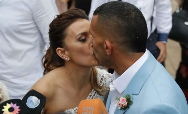 La dejó 'plantada' en su aniversario y le pide perdón: Así es la discreta esposa de Carlos Tévez