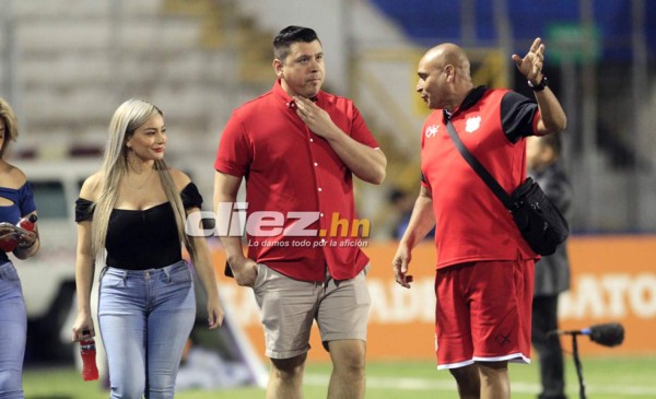 ¿Quién es? La preciosa rubia que se paseó por el Nacional durante el Motagua - Vida
