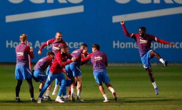 Saludo a Dani Alves, Xavi con nuevo invento y recupera la alegría: Así fue el último entrenamiento del Barcelona