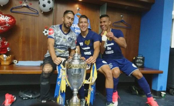 ¡A LO GRANDE! Así festejó Motagua en la intimidad su copa 15