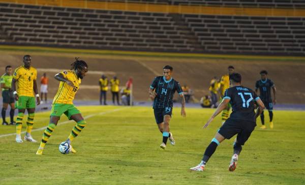 Honduras sigue sin poder ganar en Jamaica. Nueve partidos ha disputado en Kingston y sumó su sexta derrota. Foto: Fenafuth