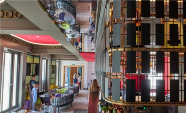 La vida de rico de Cristiano Ronaldo en Mánchester: Su mansión y la petición de la Reina Isabel