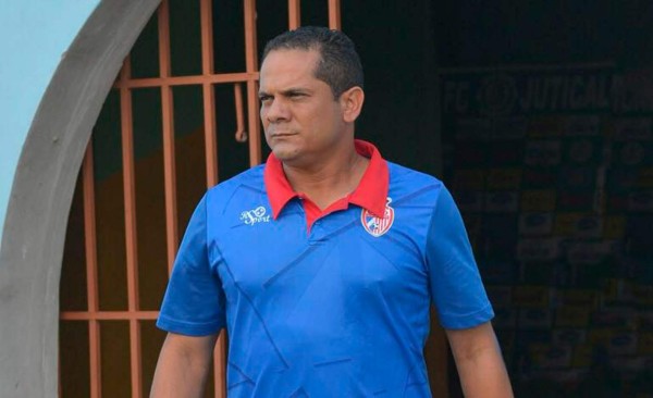 Fichajes Honduras: Óscar Salas y su probable futuro, DT hondureño al extranjero ¿Y Rubilio?