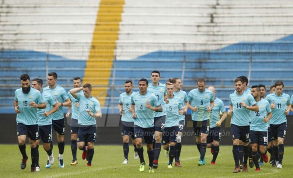CURIOSAS: La sonrisa de Tim Cahill y el resguardo por cielo y tierra a Australia