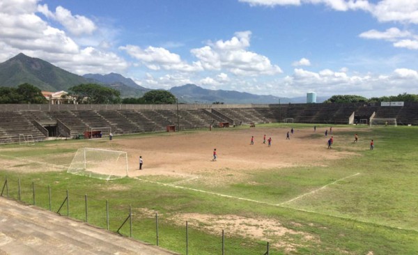 ¡Irreconocible! Con grama sintética y pista olímpica, así marcha la remodelación al estadio Roberto Suazo Córdova de La Paz